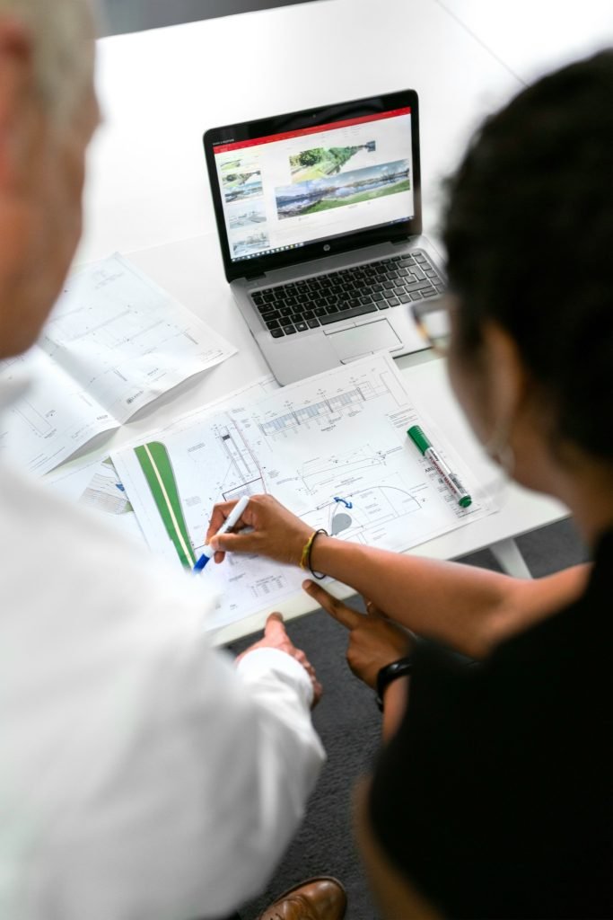 Producent płyt izolacyjnych – praca nad projektem
