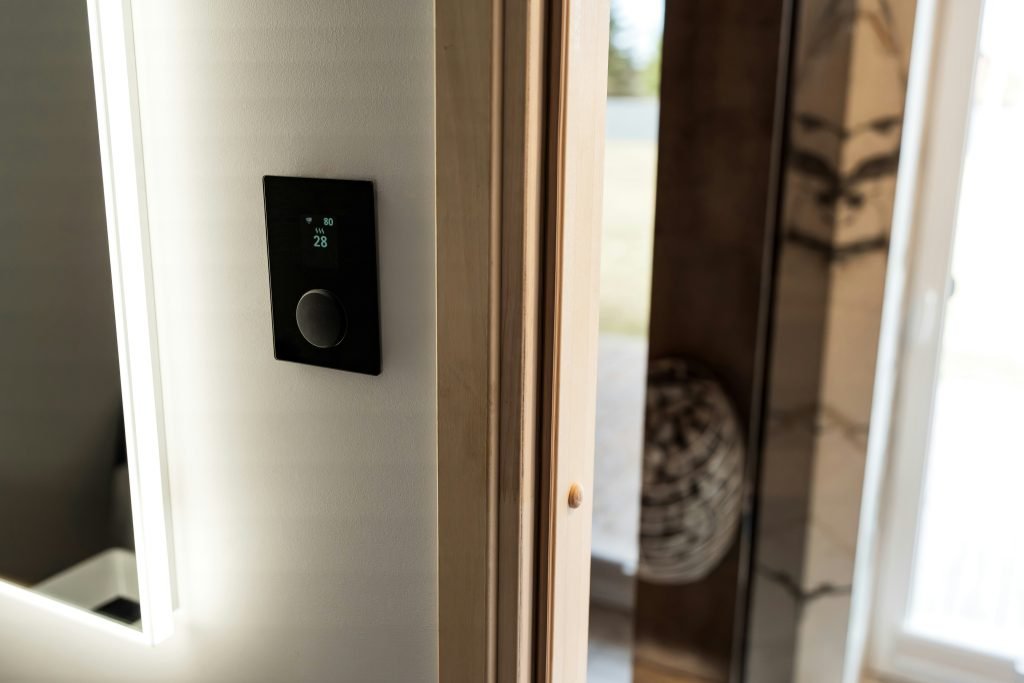 Termoizolacja – wnętrze z drewnianą stolarką